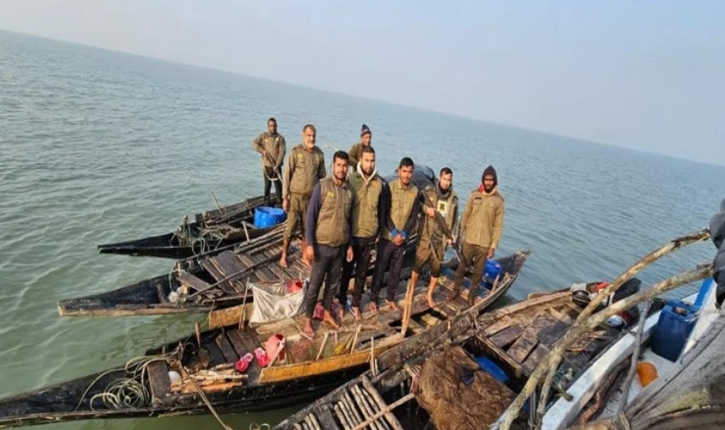 সাতক্ষীরায় সুন্দরবনে অবৈধ শিকারের সরঞ্জাম জব্দ, আটক ৩ 