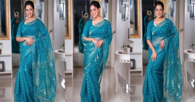 শাড়িতে নজর কাড়লেন রুনা খান