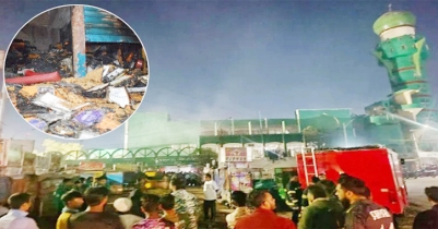 খুলনায় অগ্নিকান্ডে নিউমার্কেট সংলগ্ন মার্কেটের ১০ দোকান পুড়ে ছাই