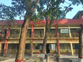 সরকারি প্রাথমিক বিদ্যালয়ে ভর্তি হতে টাকা নেয়ার অভিযোগ!