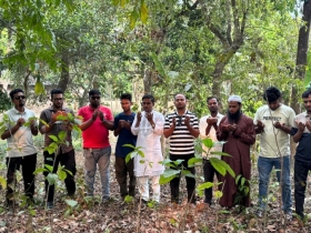 মনিরামপুরে শহীদ পরিবারের পাশে মুতাছিম বিল্লাহ