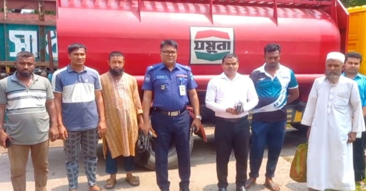 ৭ হাজার লিটার পেট্রলসহ তেলবাহী লরি আটক